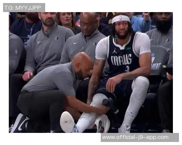 浓眉在训练营增重13斤展现更强壮体态引发球迷热议